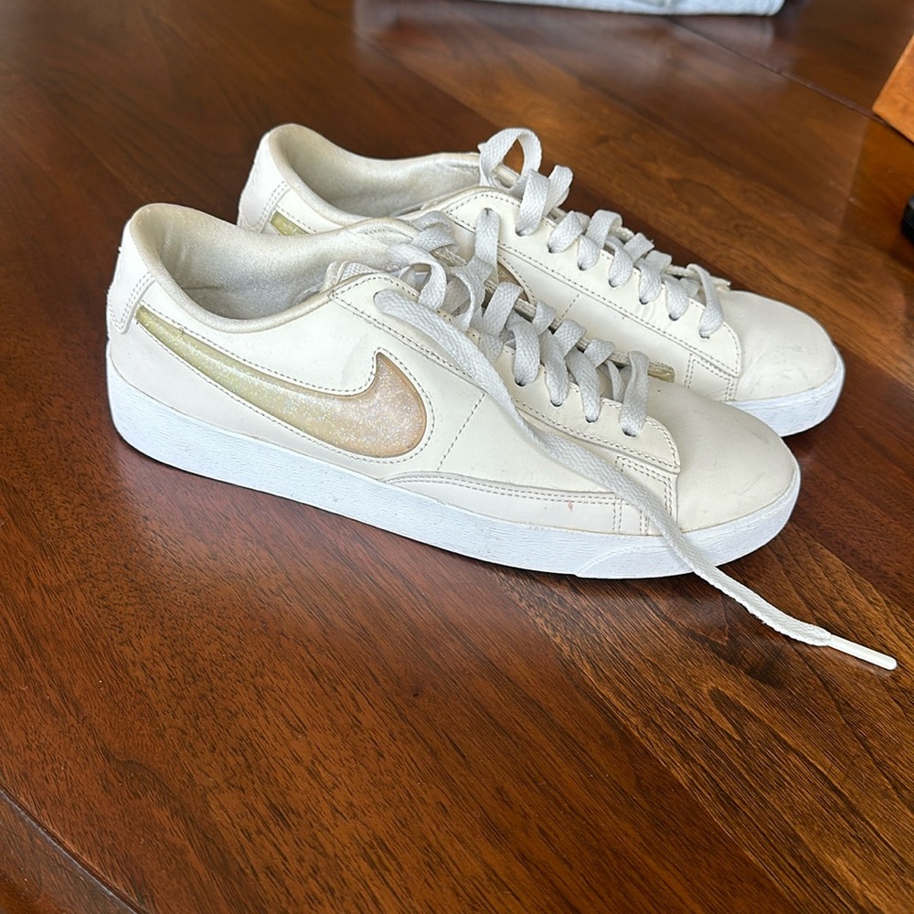 Nike Low Top